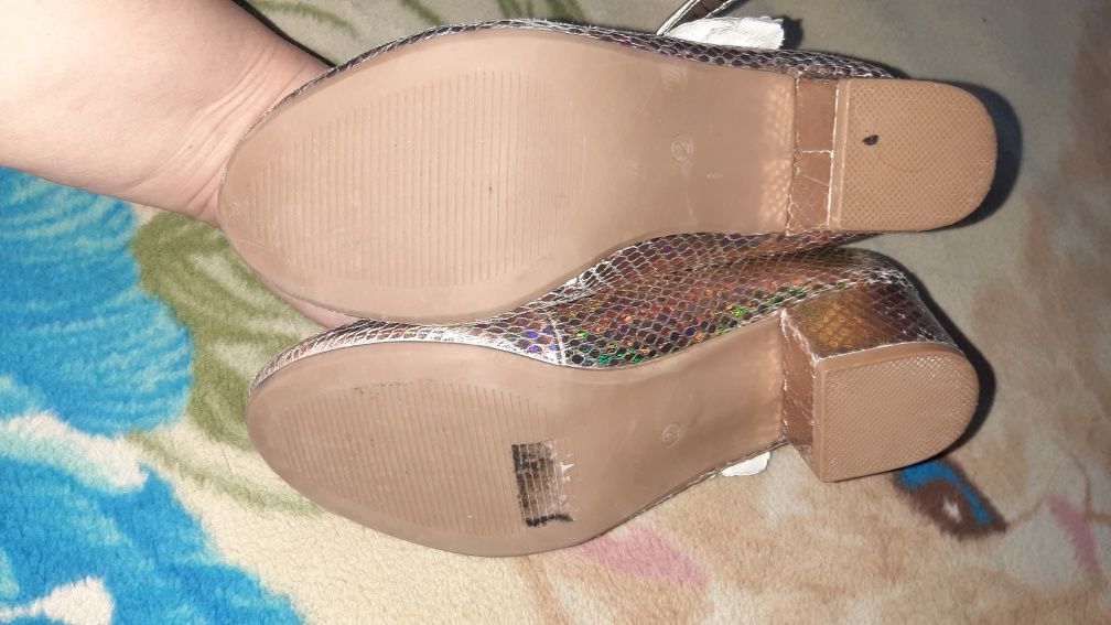 Святкові золоті туфлі Monsoon для дівчинки 34 розмір