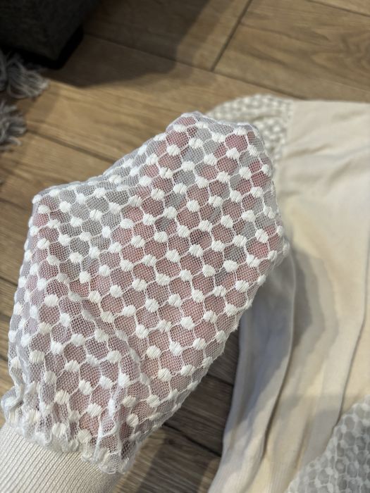 Kremowy golf z ażurowymi rękawami ZARA