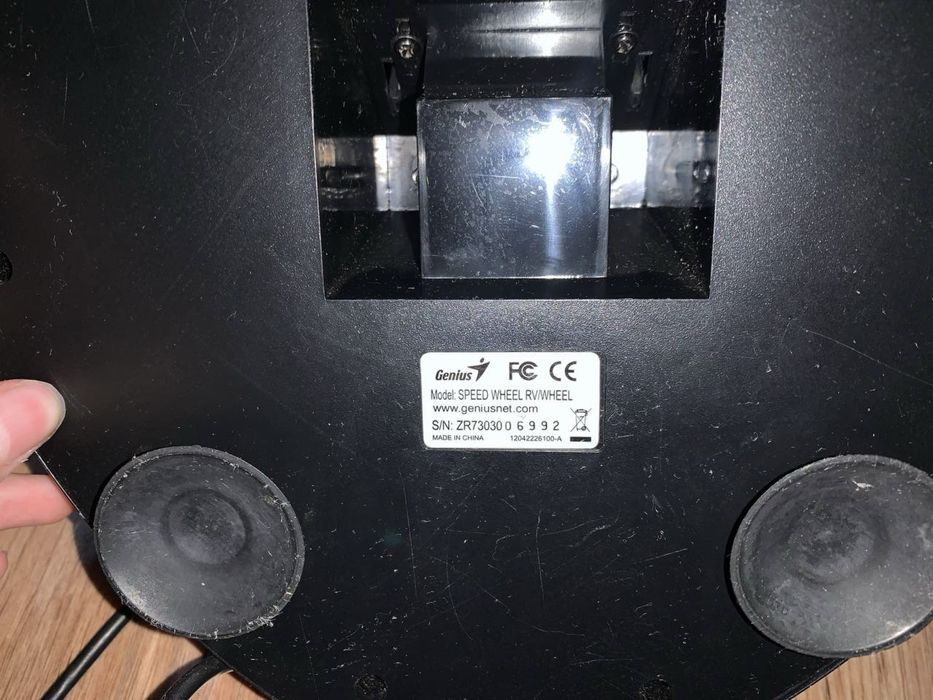 Компьютерный игровой руль Genius