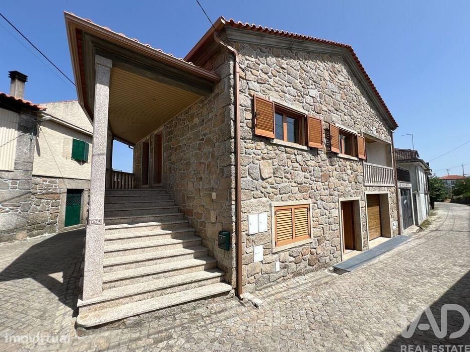 Casa T1 em Sernancelhe e Sarzeda de 121,00 m2