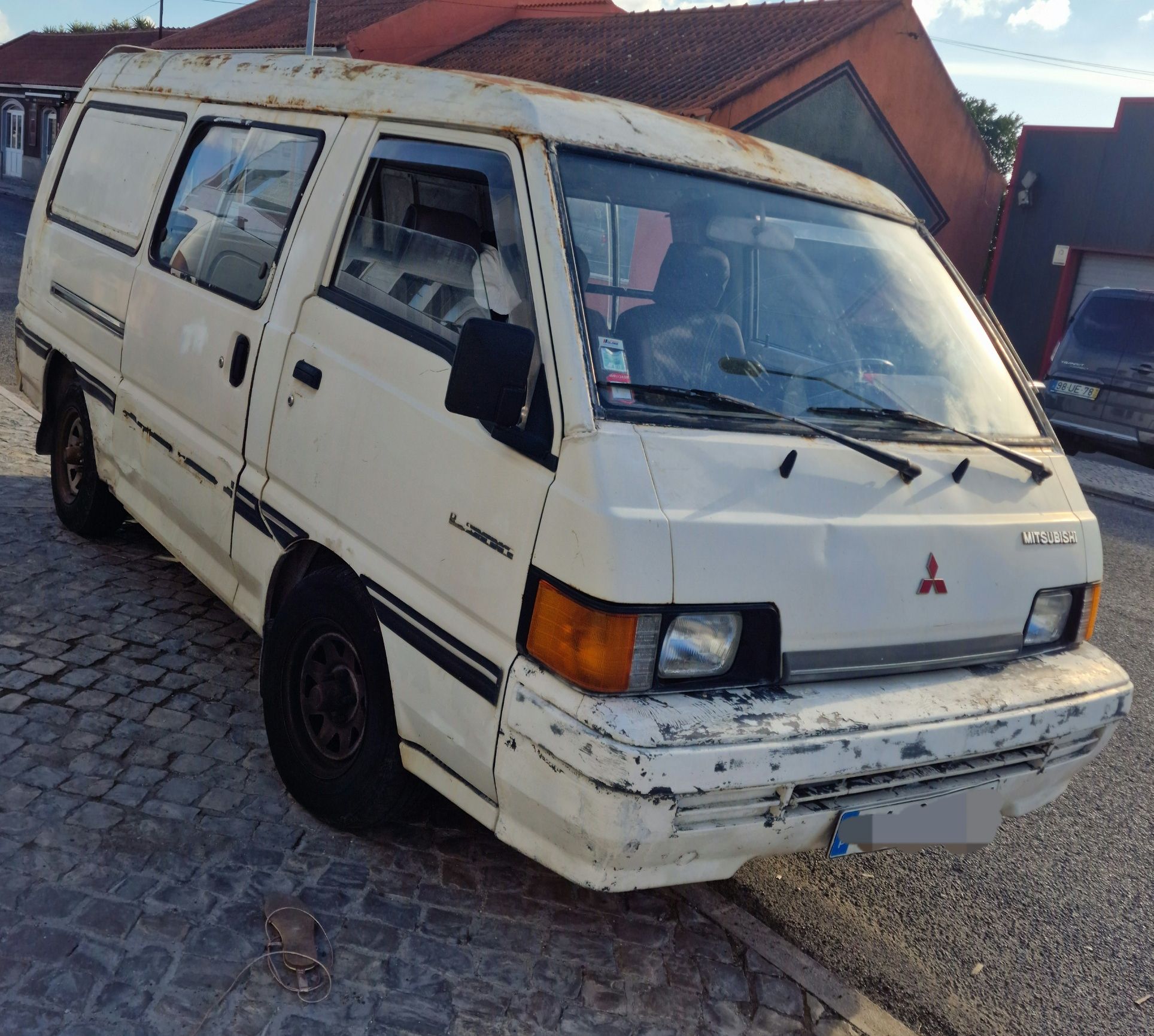 Mitsubishi L300 vendo ou troco por carrinha mais pequena