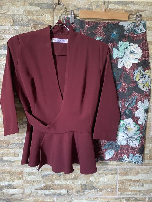 Костюм з спідницею