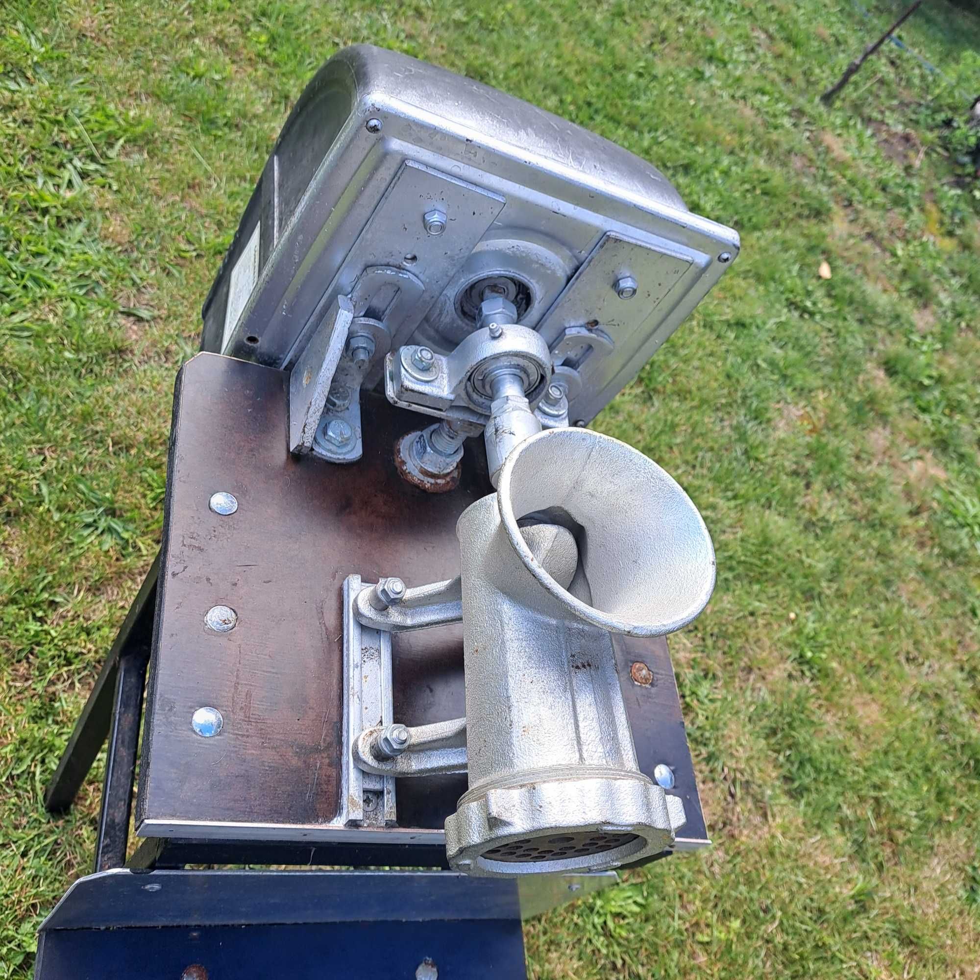 Maszyna do mięsa ze stołem i silnikiem elektrycznym 220W