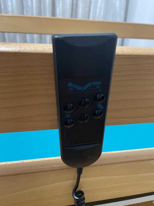 Cama elétrica articulada com guardas laterais