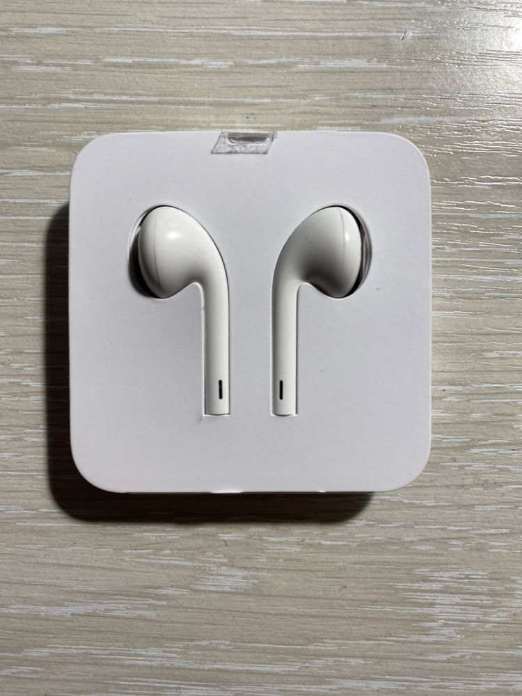 Навушники Apple iPhone EarPods with Mic Lightning