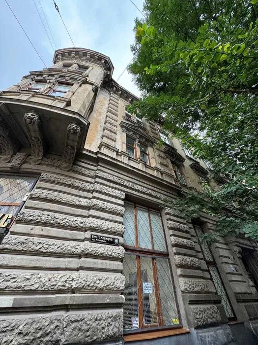 Оренда 2 к квартири + кухня студія у самому центрі Львова