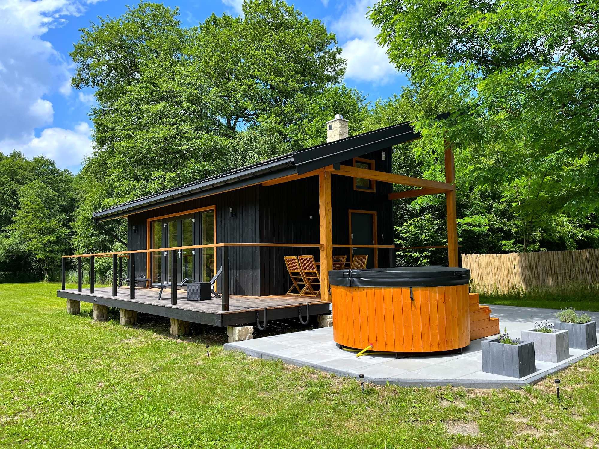 2 os Domek nad Stawem z balią jacuzzi jeden na terenie na odludziu las