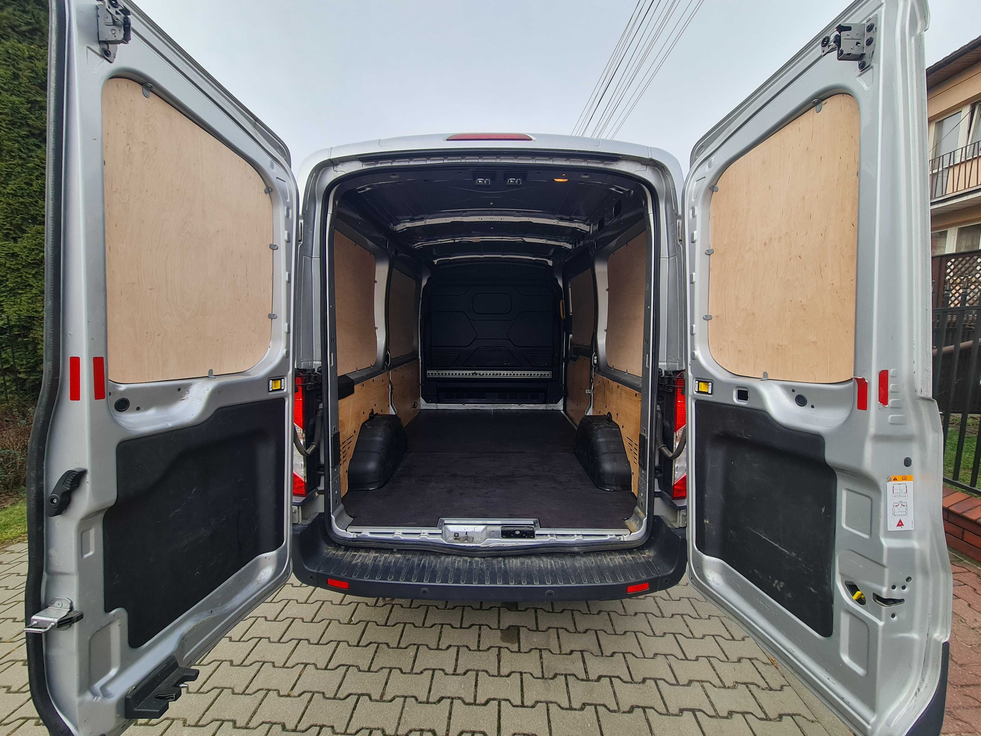 Zabudowa ze sklejki Ford Courier Connect Custom Transit Van