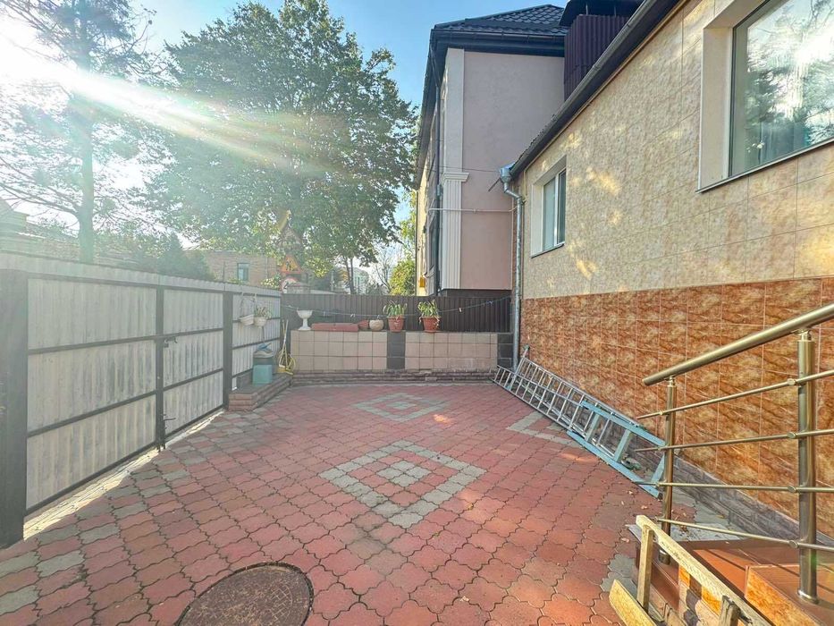 Продаж будинку в самому центрі міста