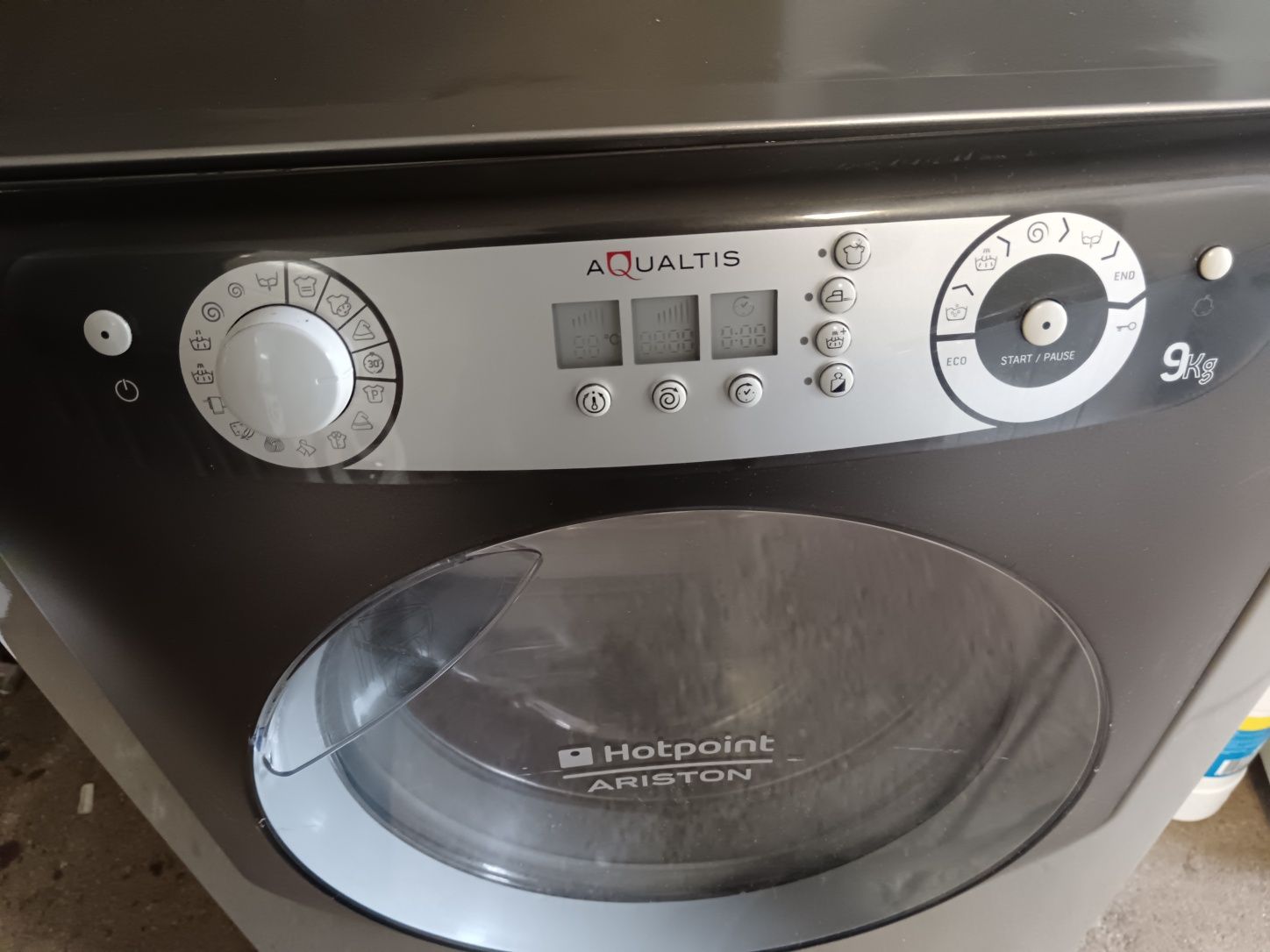 Máquina de lavar roupa Ariston Aqualtis 9kg cinzenta