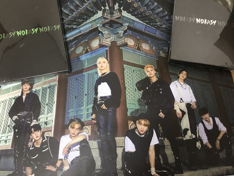 Stray kids no easy bts butter world map persona black pink ateez