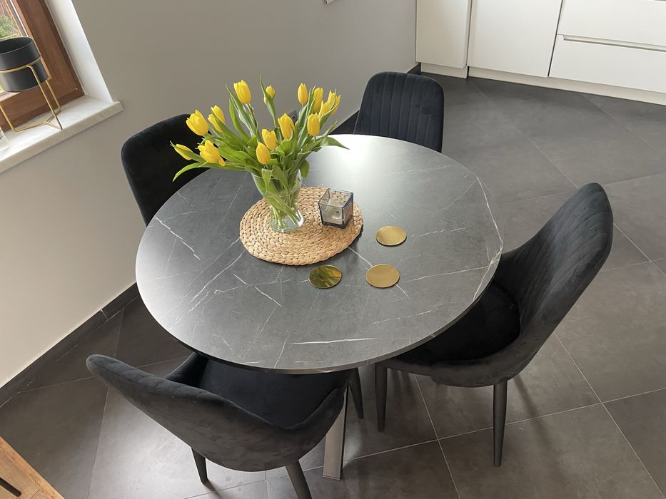 Komplet stół Ikea i krzesła  . Stan idealny