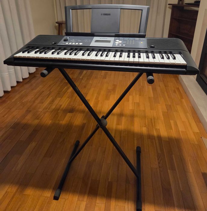 Teclado Yamaha PSR-E233