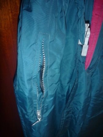 Продам лыжные комбинезоны