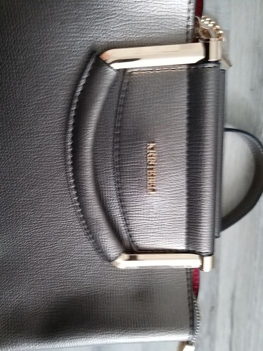 Torebka Kriste Bell na łańcuszku