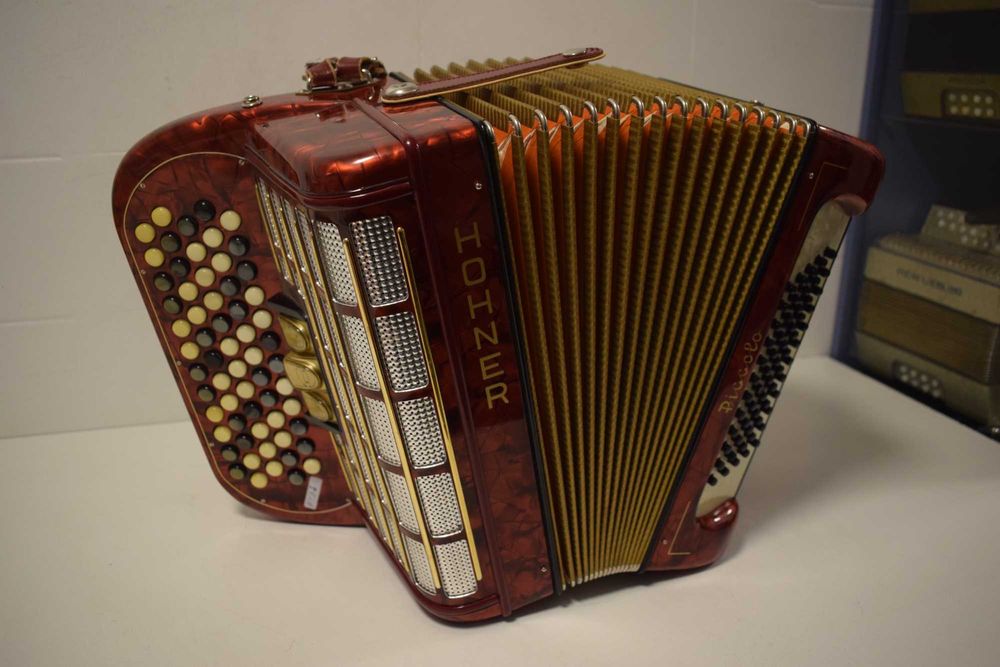 Acordeao Hohner Picolo 2 Voz. N 111