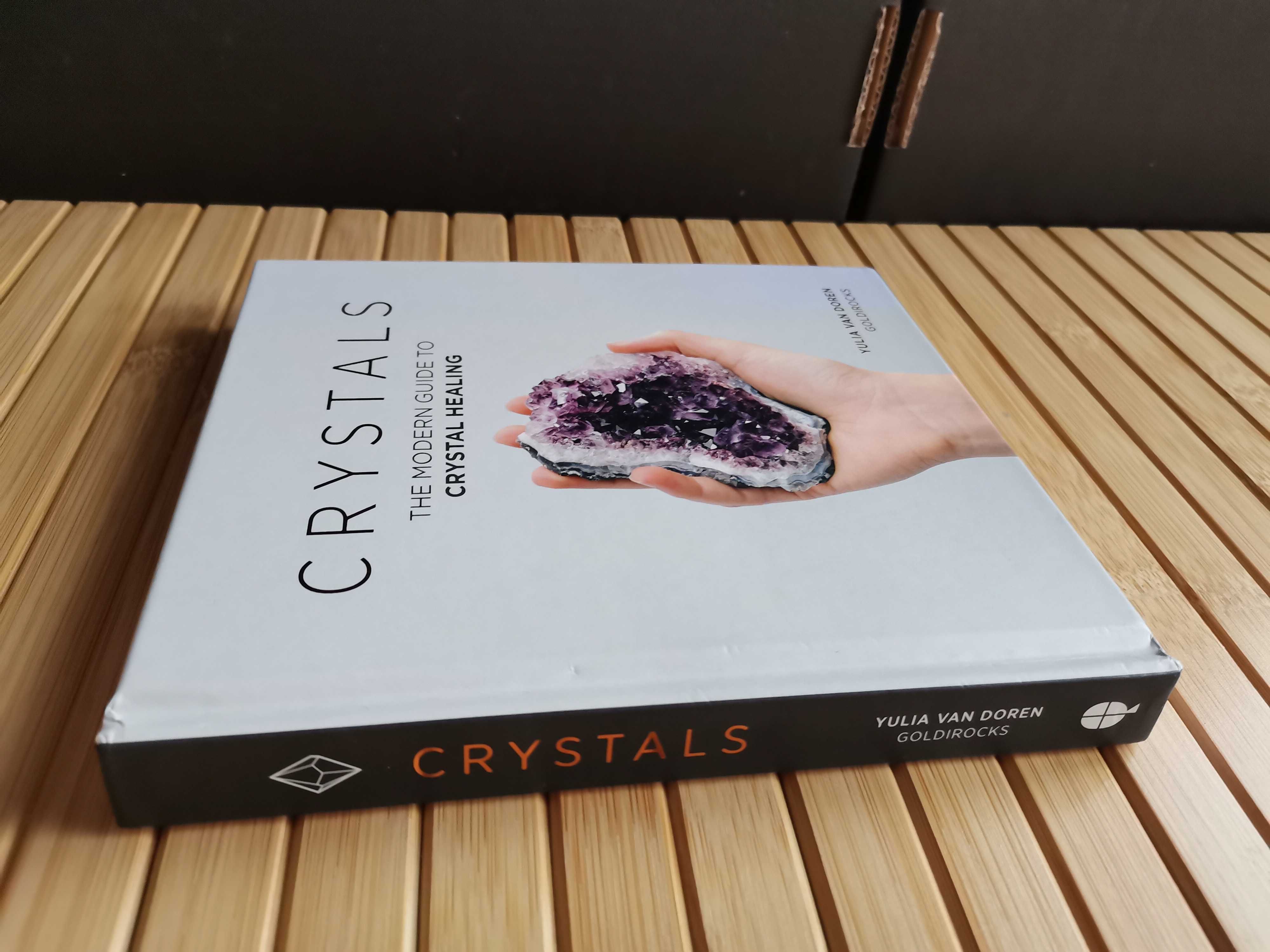 Van Doren Crystals. The modern guide of crystal healing Real foto