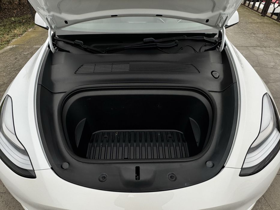 Tesla y, в гарному стані