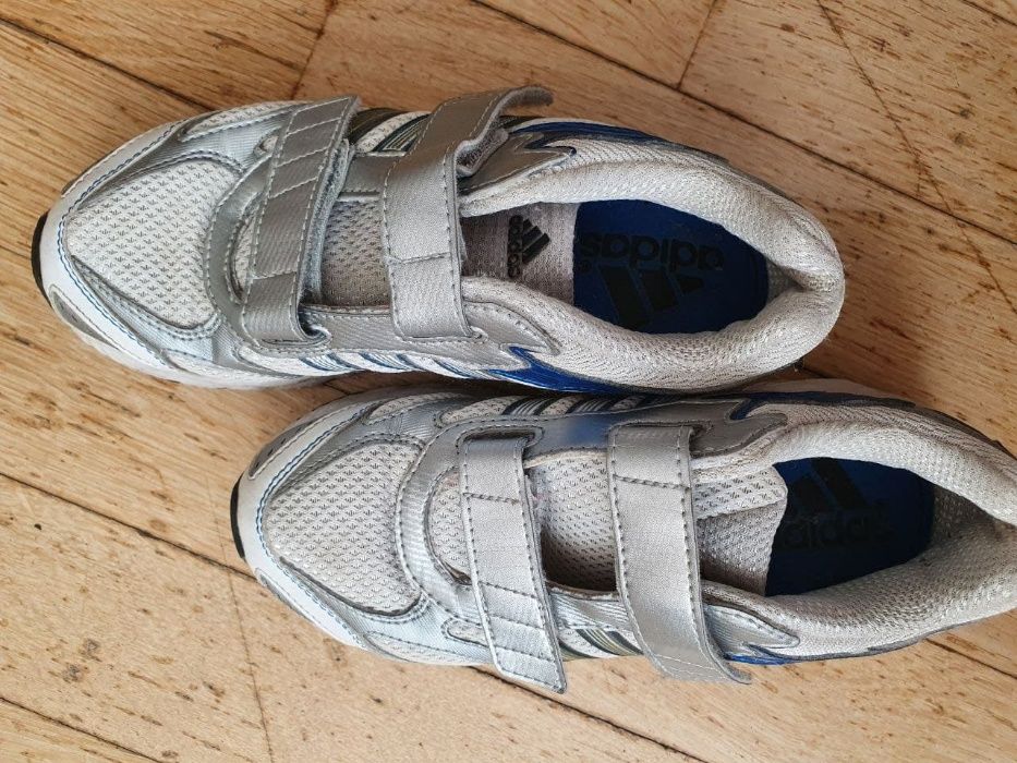 кроссовки Adidas как для девочки так и для мальчика