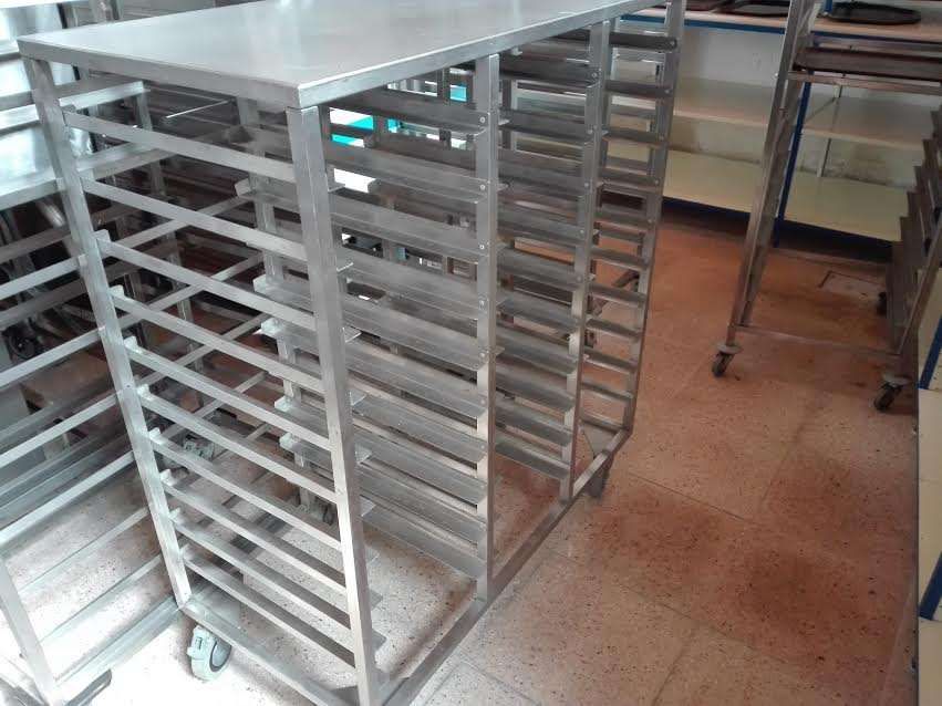 Carro inox p/ tabuleiros self-service 330x550 mm 30 níveis