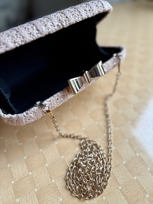 Стильна нюдова сумочка-клатч з в’язаним візерунком - Королева