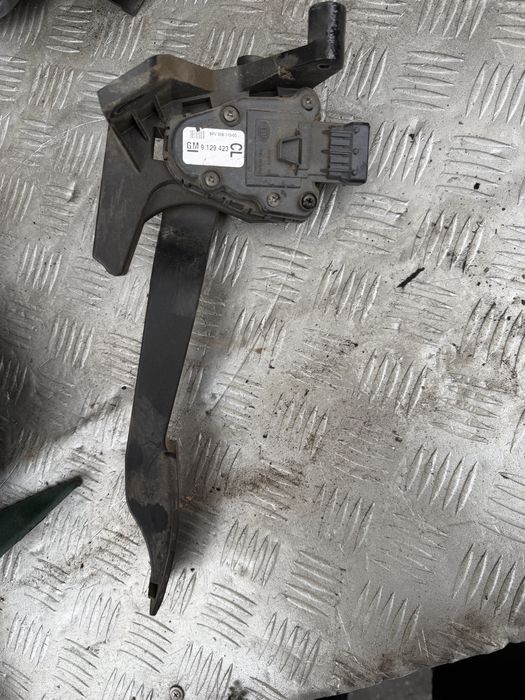 Педаль газа Opel Combo C номер 9129423