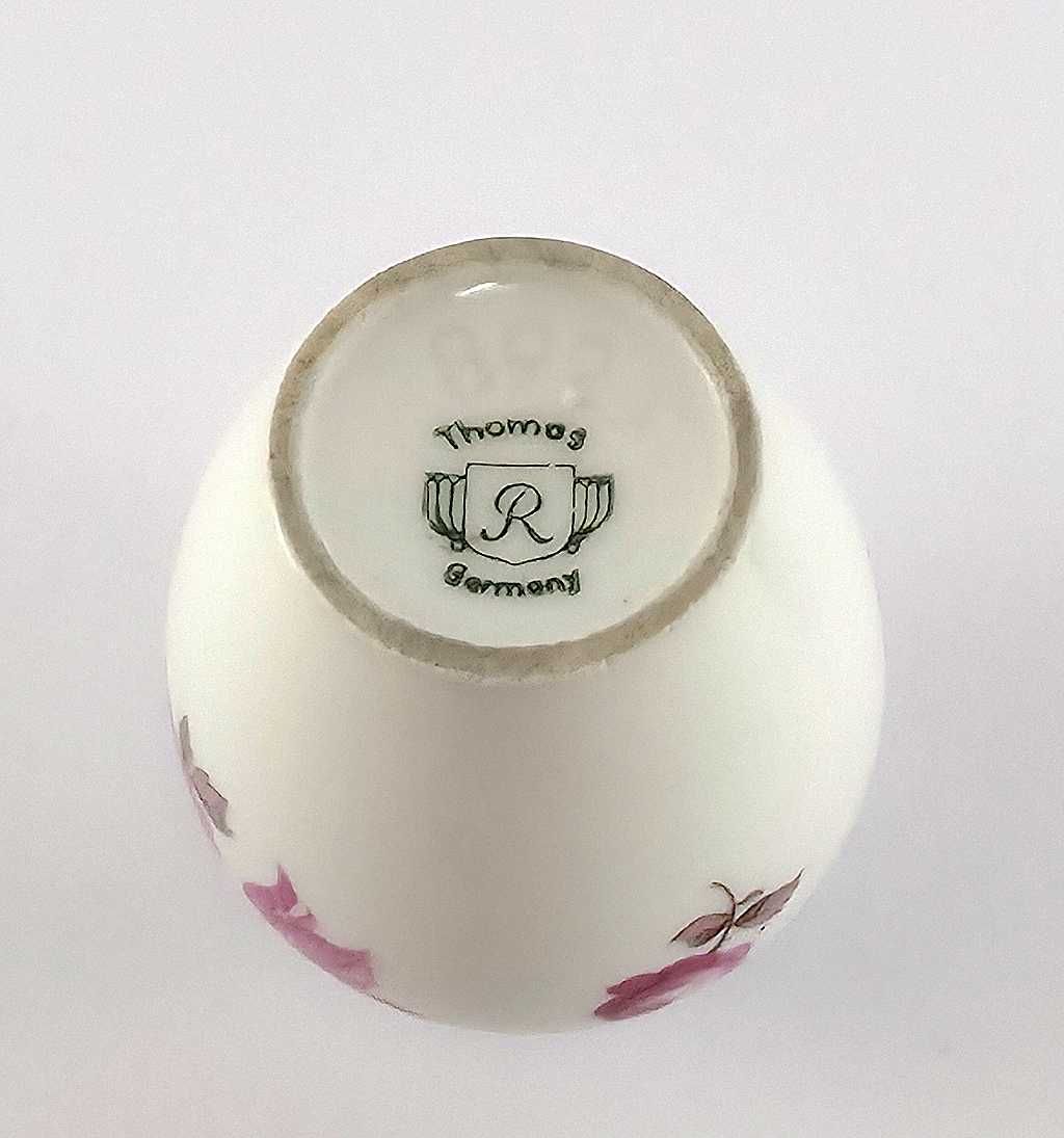 Porcelanowa solniczka sygnowana THOMAS z srebrną zakrętką po 1880 roku