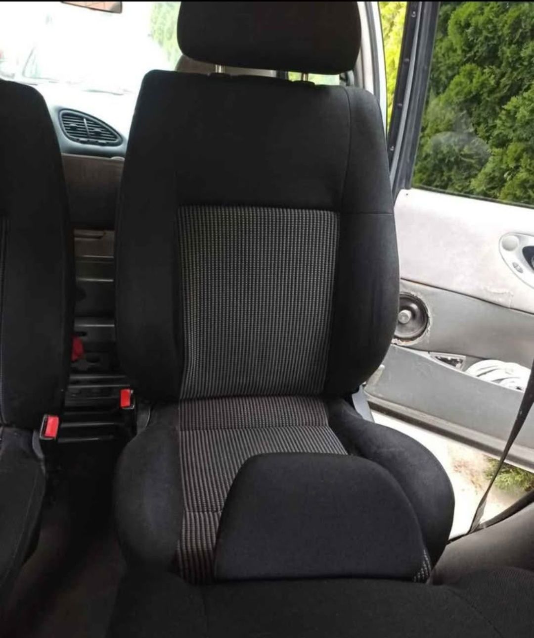 Fotele sportowe kubełkowe komplet kierowca pasażer kanapa VW Golf IV