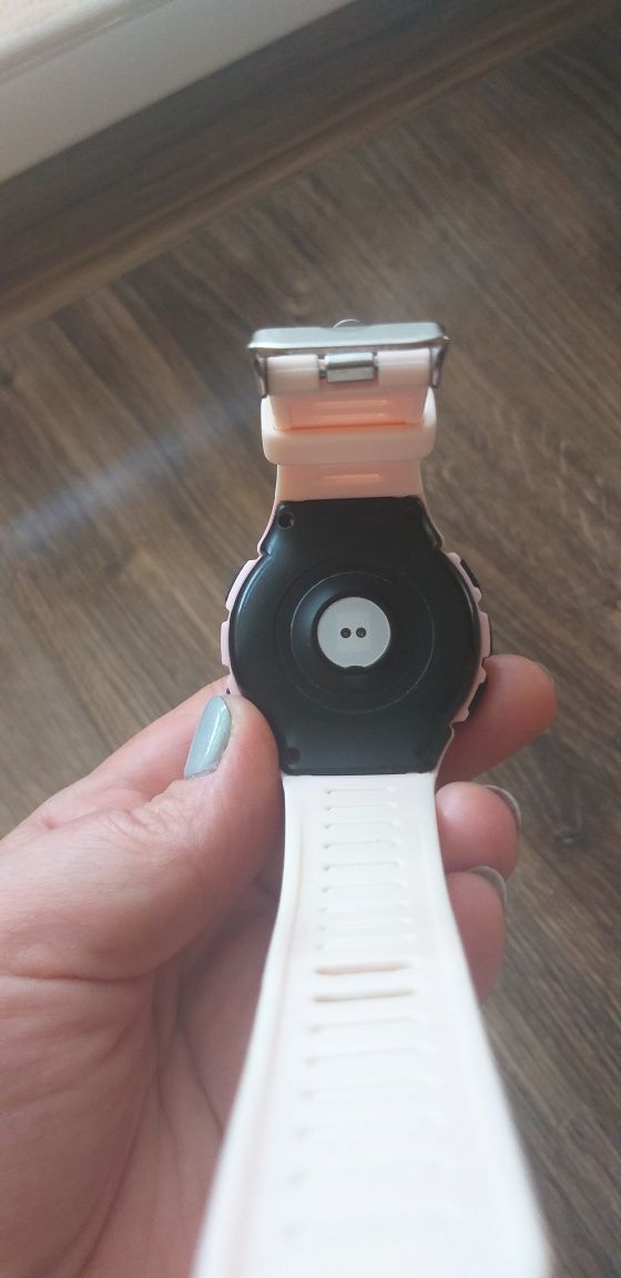 Smartwatch, zegarek Forever CareMe KW-400