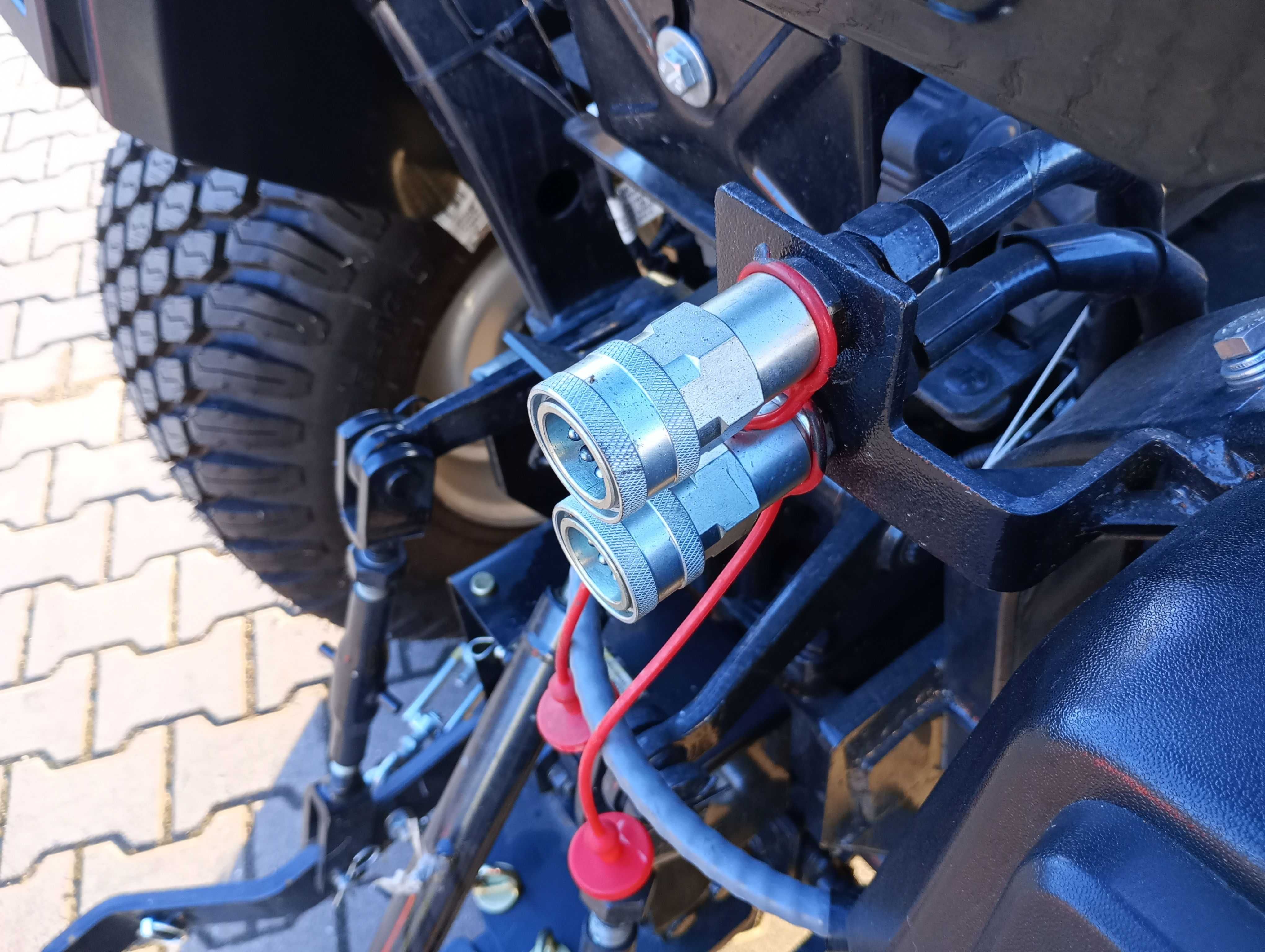 Traktor ciągnik Solis 26 HST Hydrostat 4x4 opony trawiaste zamiatarka