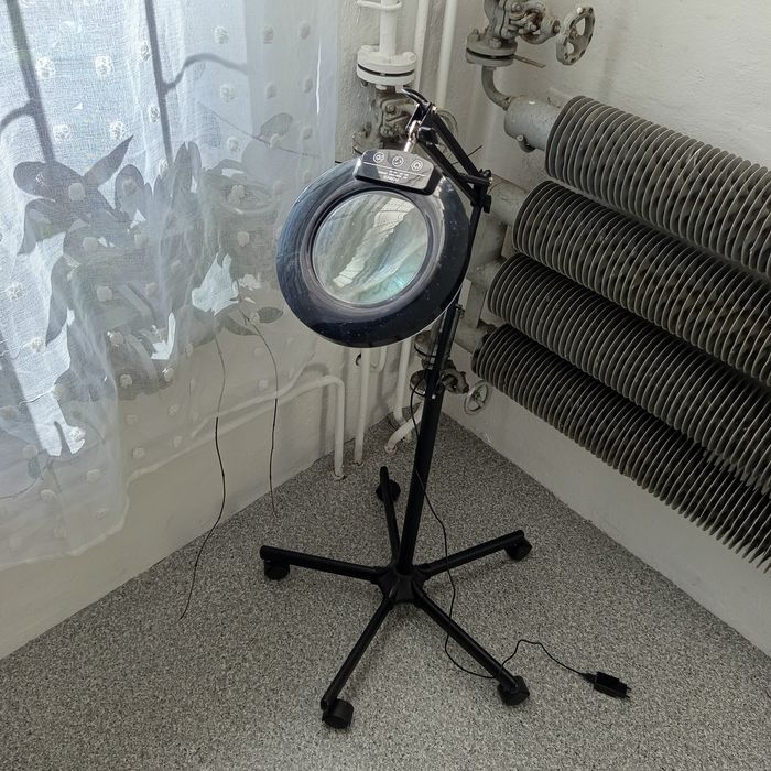 Lampa lupa dermatologiczna kosmetyczna regulowany do rzęs paznokci 10W