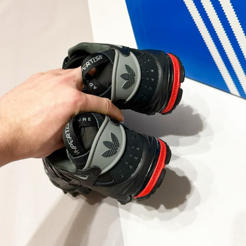 Нові кросівки Adidas Hyperturf Adventure чорні 42.5 і 44