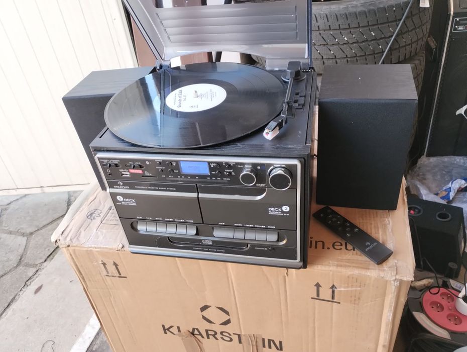 Auna wieża stereo 388

Cena 150 zł 

Uwaga uszkodzony napęd CD 
Reszta