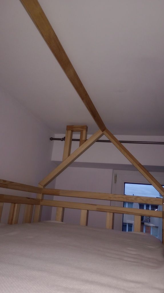 Łóżko piętrowe z antresolą