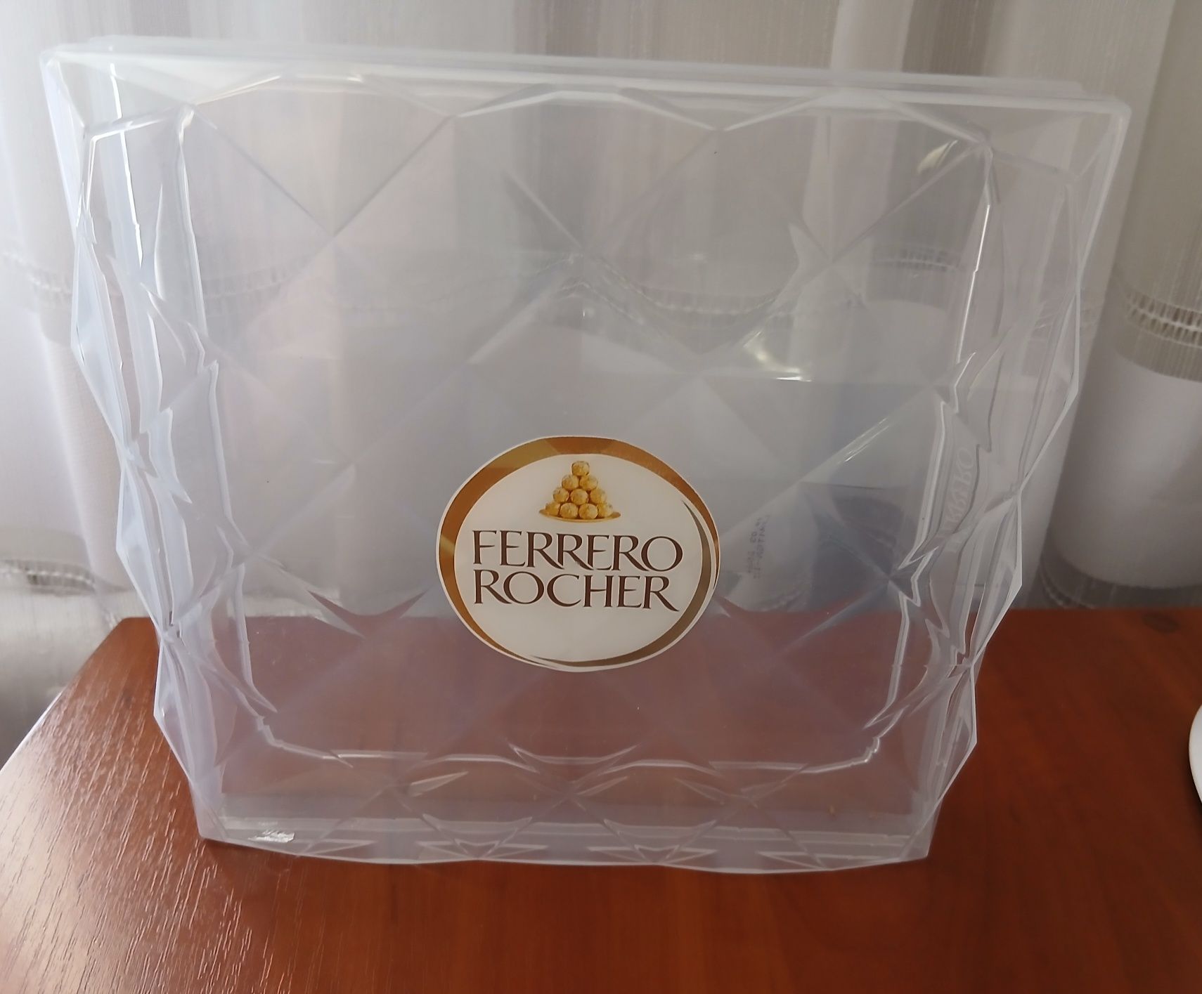 Коробки від цукерок FERRERO ROCHER