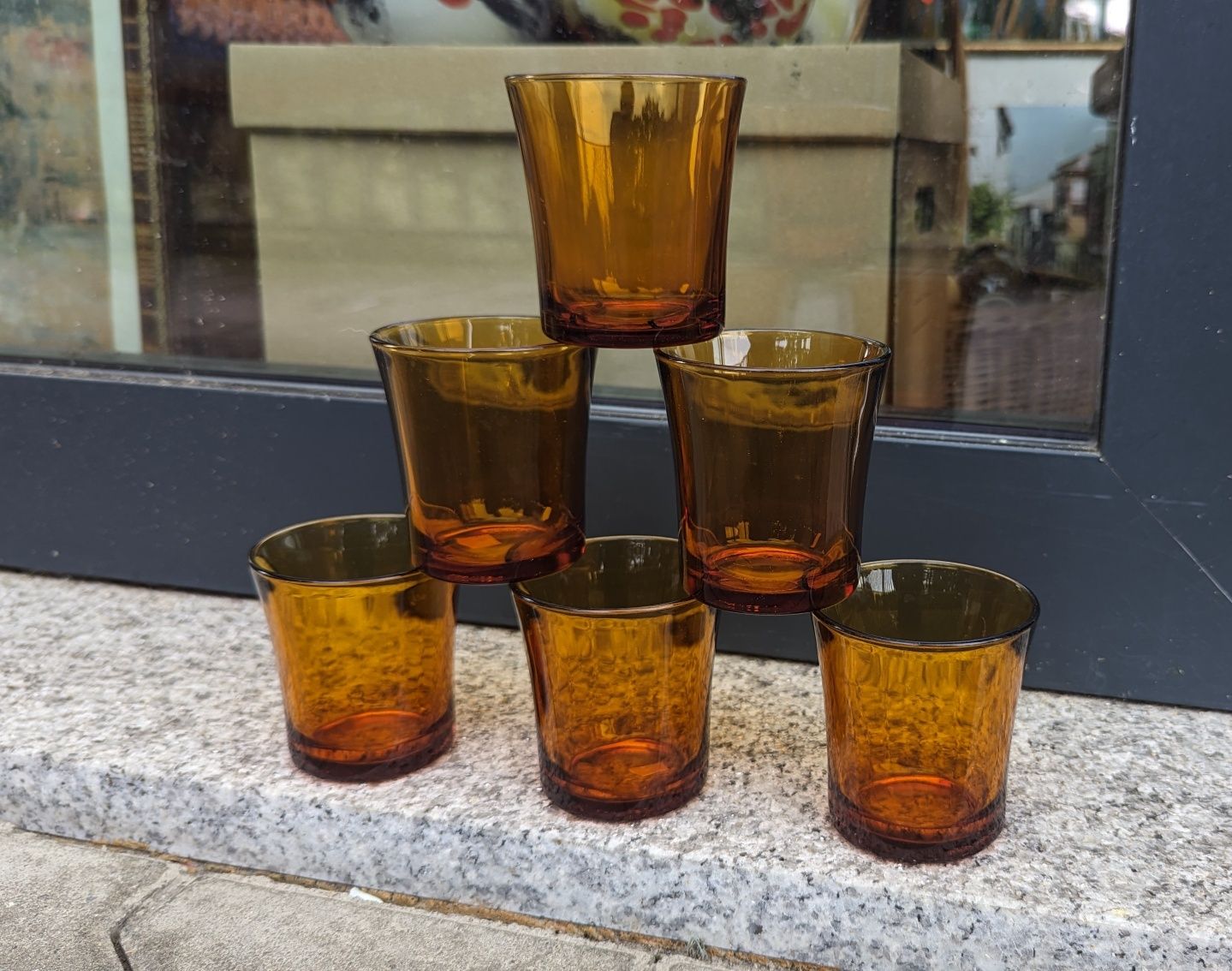 Zestaw czterech pomarańczowych szklanek Duralex