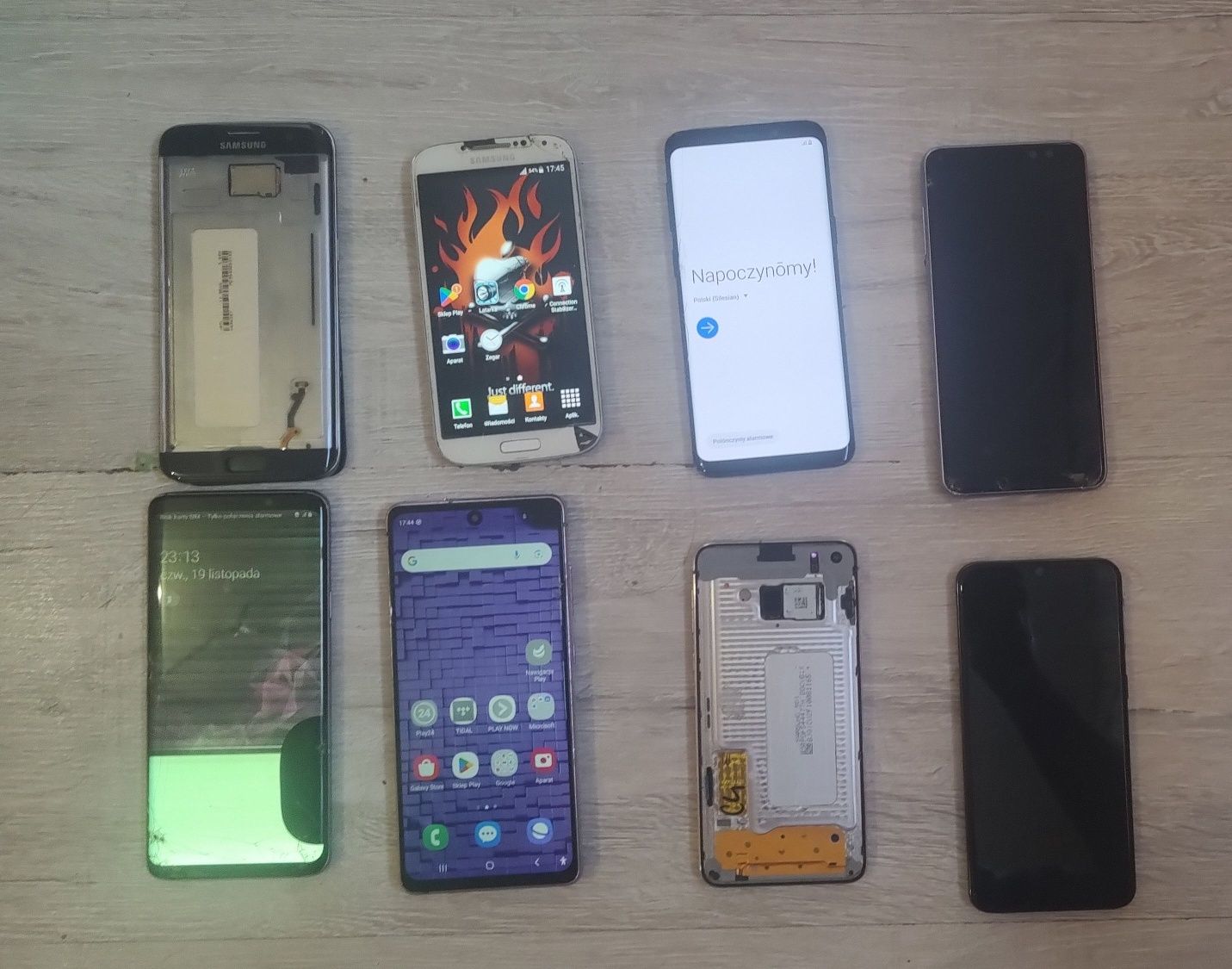 Sprzedam 8 sztuk uszkodzonych telefonów, ale działające.