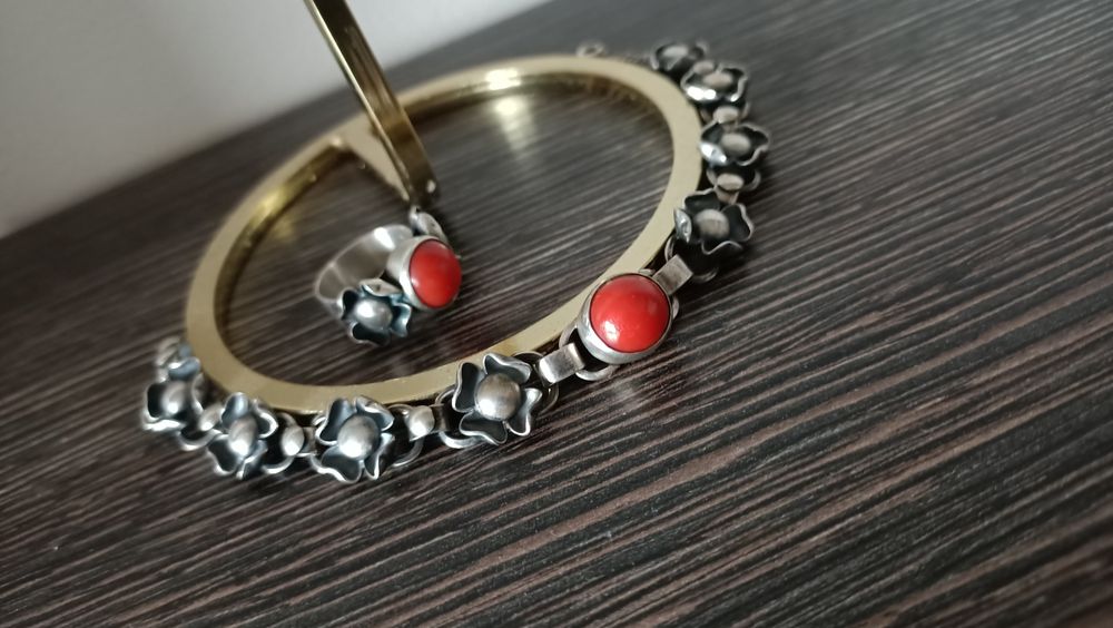 Kwiaty Jabłoni z Koralem Naturalnym