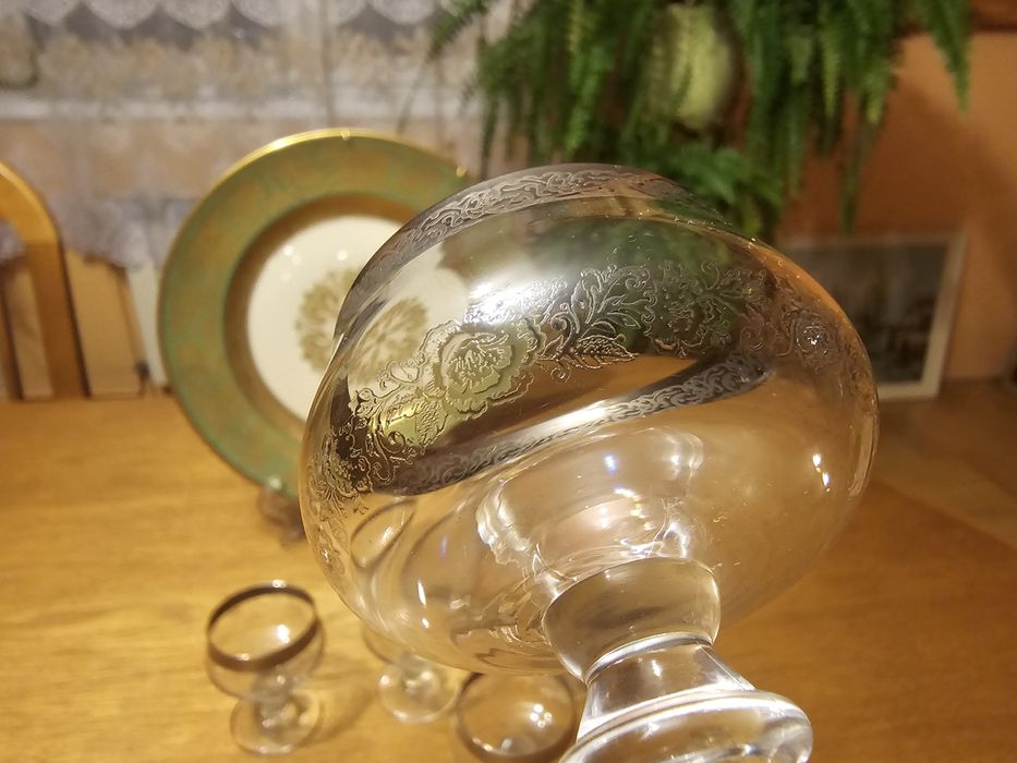 Kieliszki do likieru lub mocnych trunków.