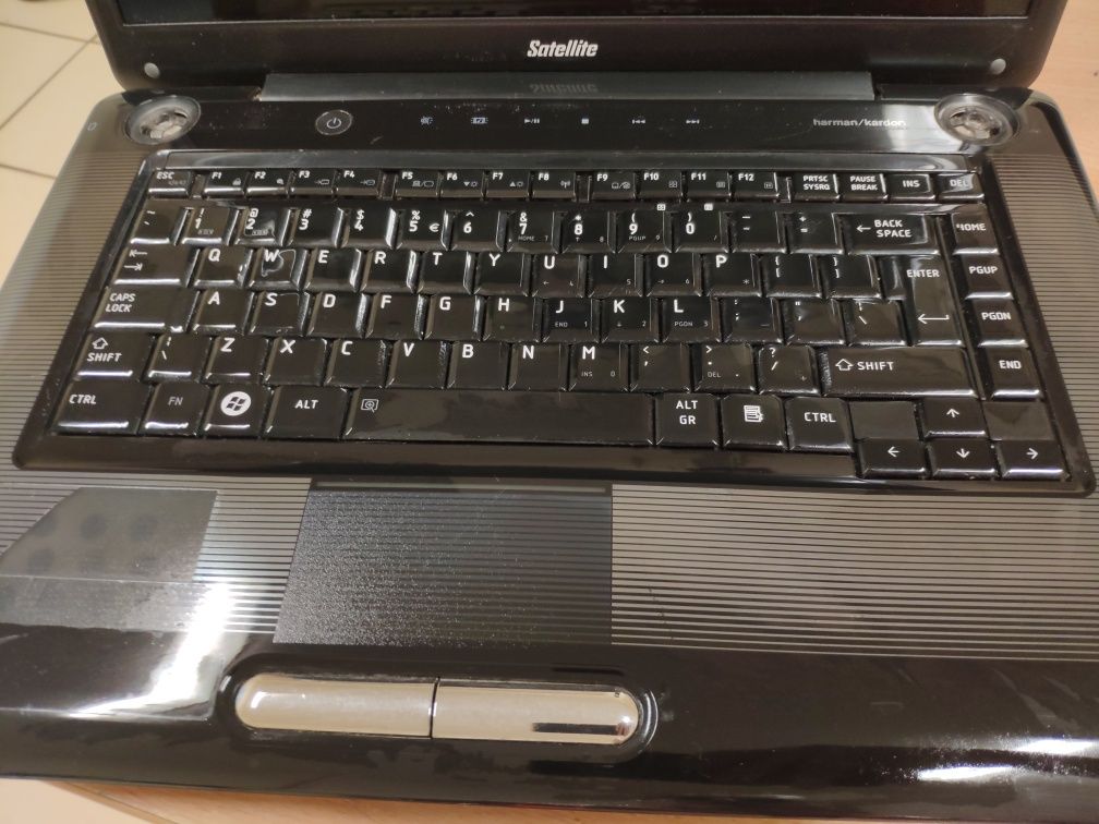 Toshiba laptop SATELLITE A350D-114 na części