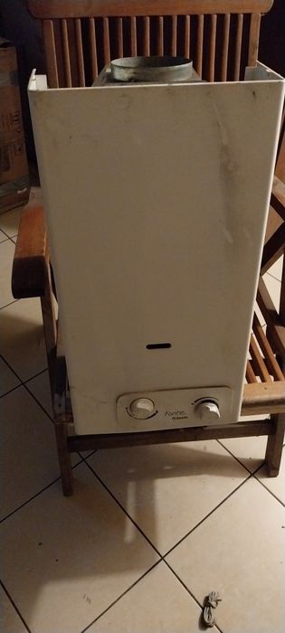 PPrzepływowy Ogrzewacz wody. Gazowy