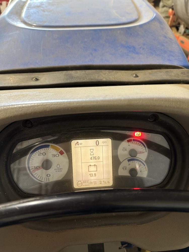 New Holland TK 4.100 + Escraficador