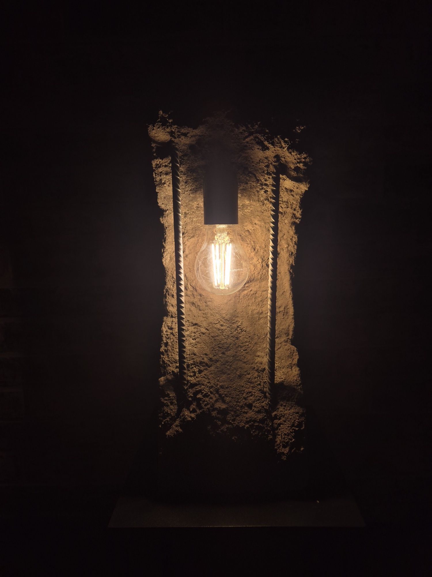 Betonowa lampa, unikat