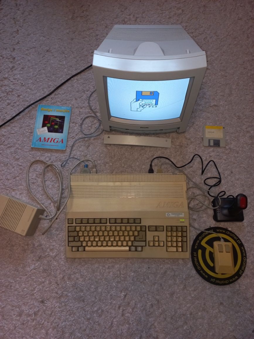 Komputer AMIGA A-500 ORYGINAŁ zestaw dla kolekcjonera OKAZJA