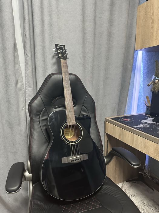 Продам гітару Yamaha та процессор zoom rfx300 та мікрофон shure c606