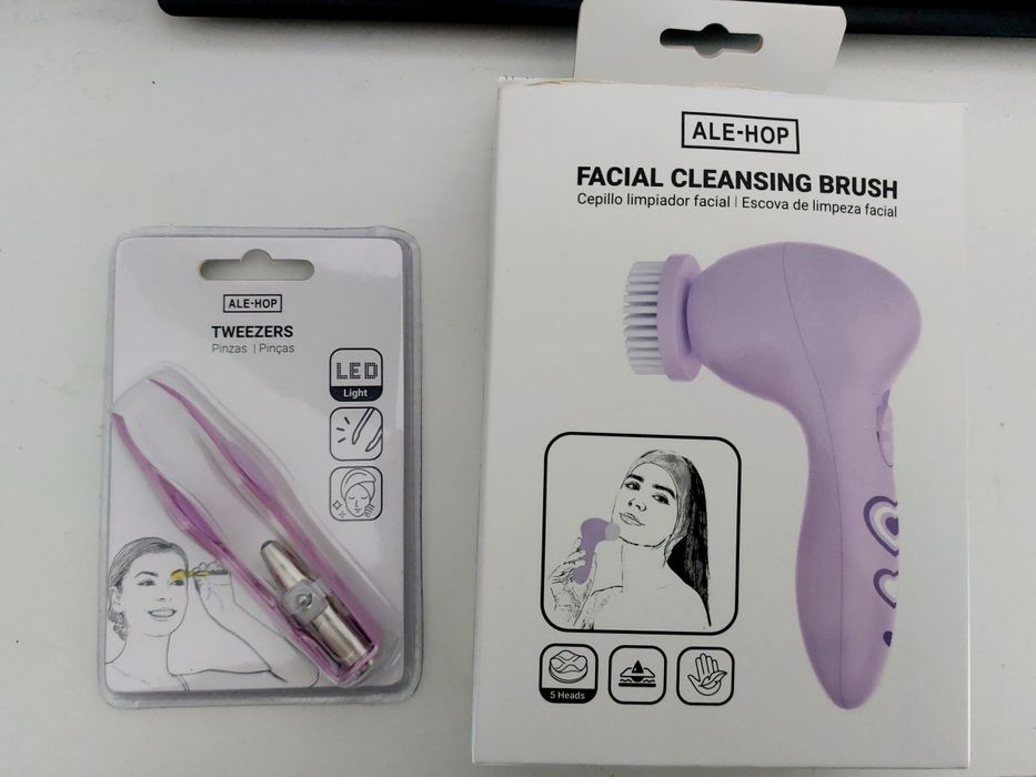 Escova de limpeza facial e pinça com luz novas