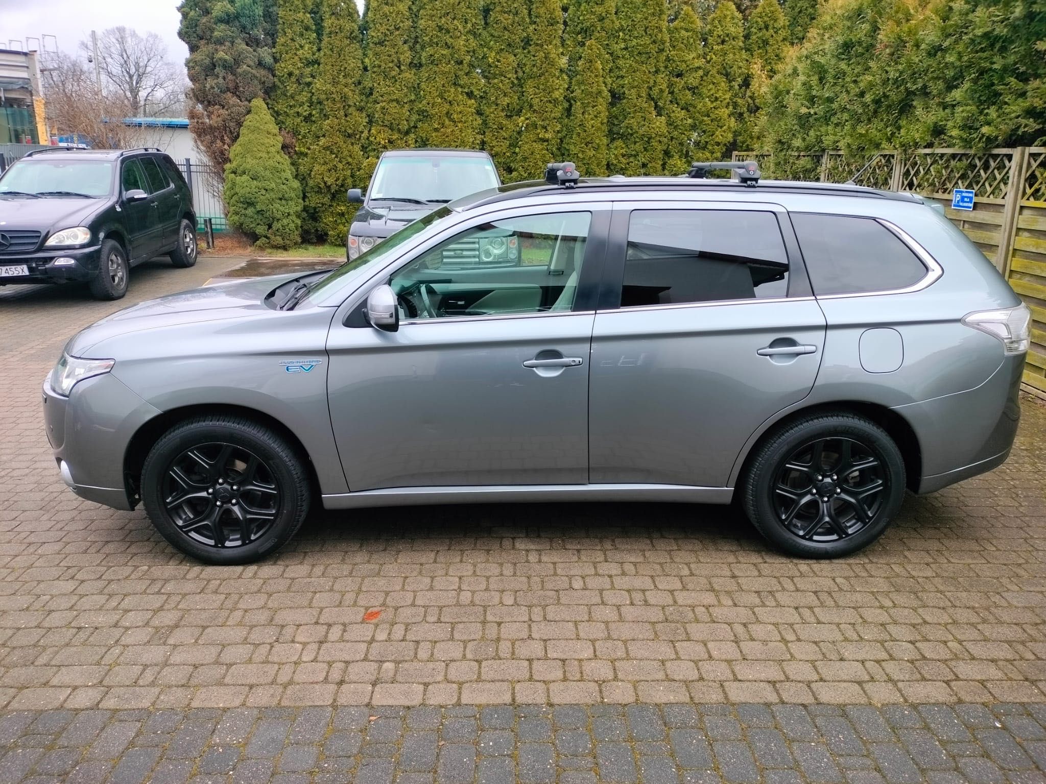 Mitsubishi Outlander PHEV 2014