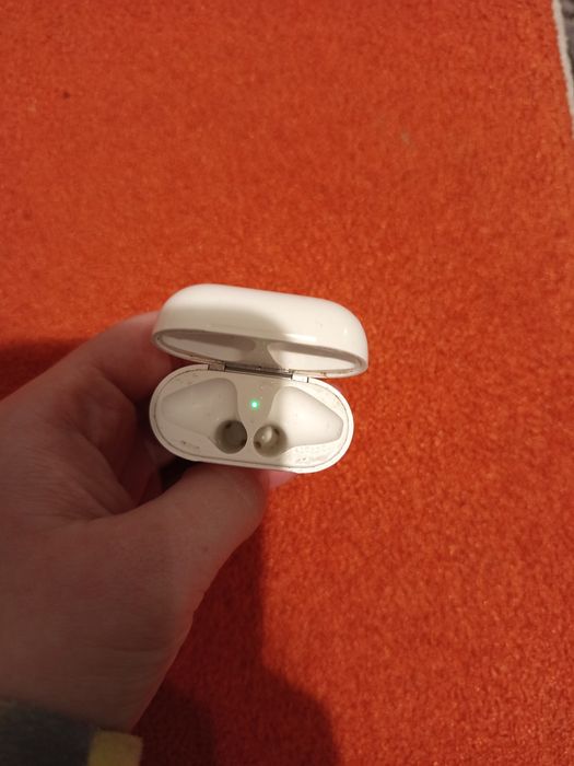 Кейс навушників Apple AirPods