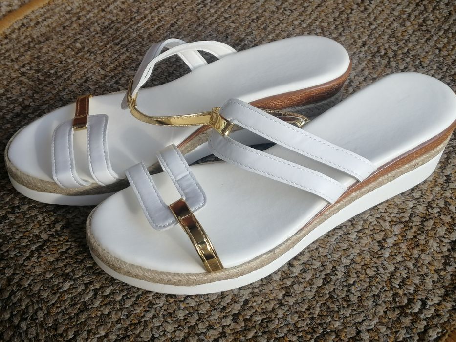 Жіночі сандалі на підборах р. 39