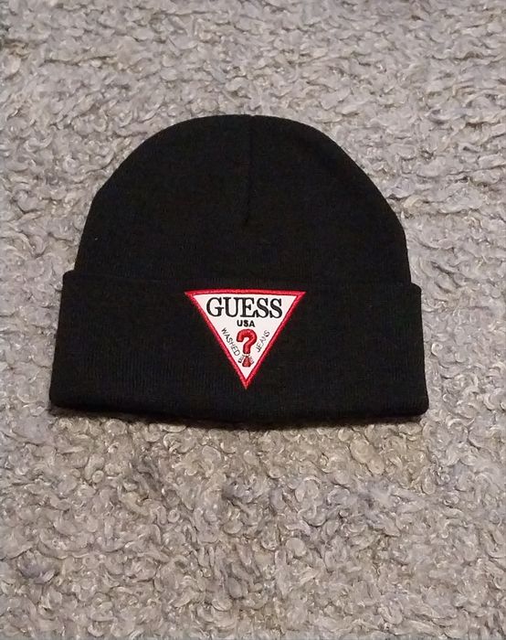 Guess czapka w kolorze czarnym